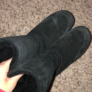 Bearpaw black fuzzy boots